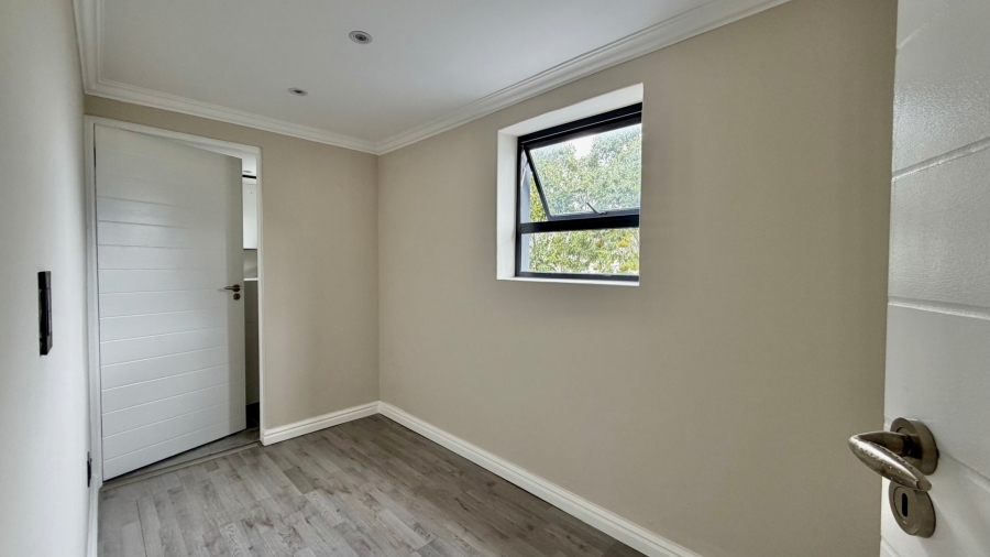 6 Bedroom Property for Sale in Fernwood Western Cape
